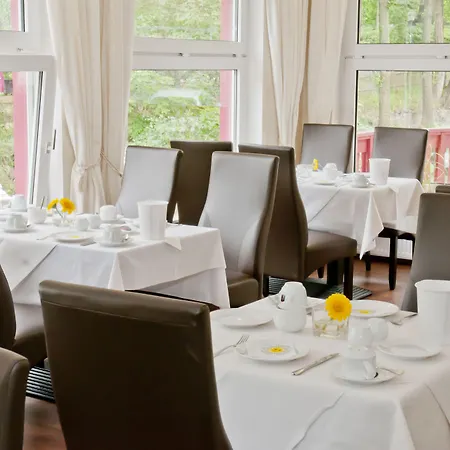 Regiohotel Germania - #direktamkurpark #wellnessbereich #fruehstuecksbuffet #freeparking Hotel